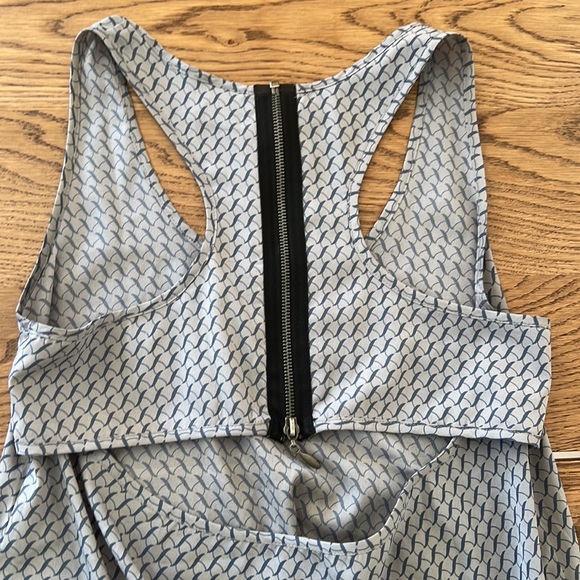 Indus+ry top with cut out detail - Picture 3 of 4